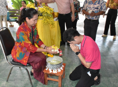 พิธีสรงน้ำพระและรดน้ำ﻿ขอพร เนื่องในเทศกาลประเพณีวันสงกรานต์ ... พารามิเตอร์รูปภาพ 8